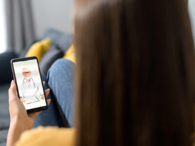 Få gratis legehjelp på mobilen i ferien - reiseforsikring - Varig Orkla Forsikring