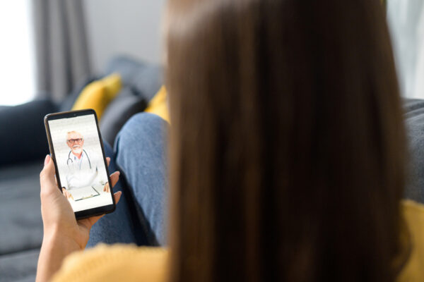 Få gratis legehjelp på mobilen i ferien - reiseforsikring - Varig Orkla Forsikring